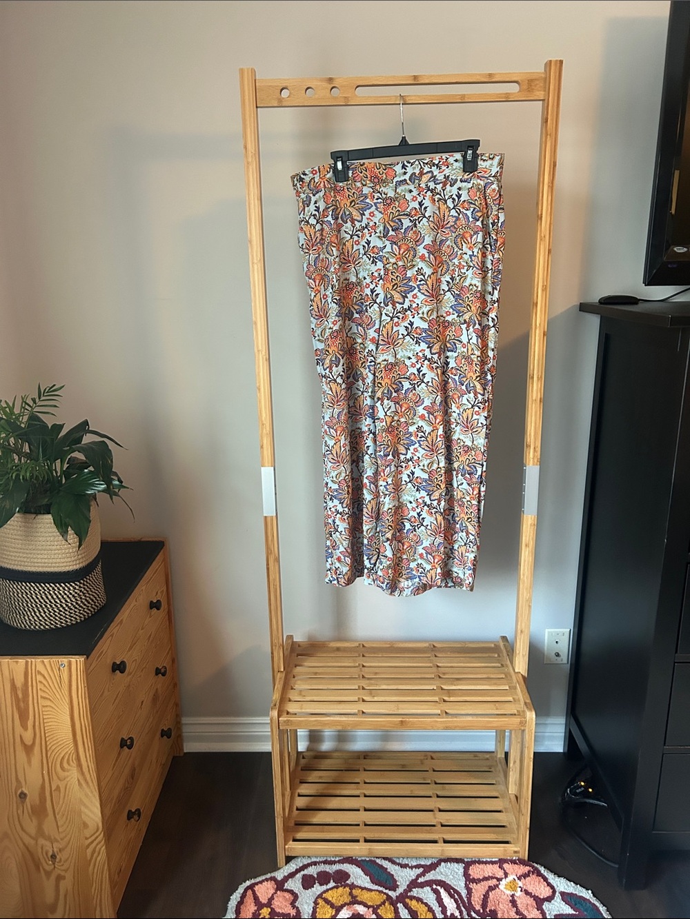 T Tahari Floral Ankle-Length Cropped Pants